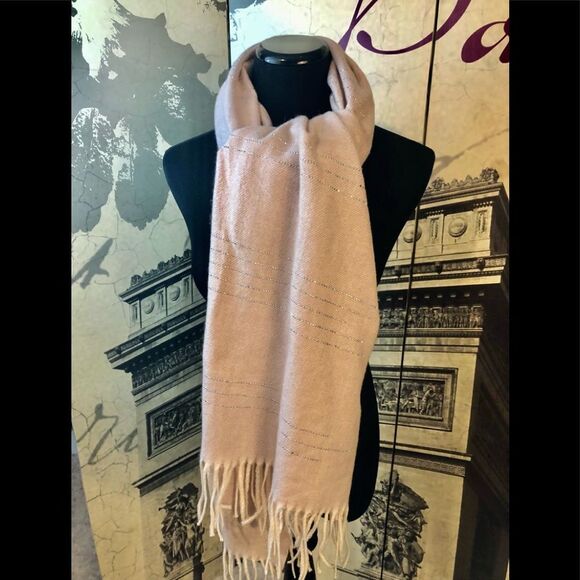 Beautiful scarf/wrap by Chic - Picture 1 of 4